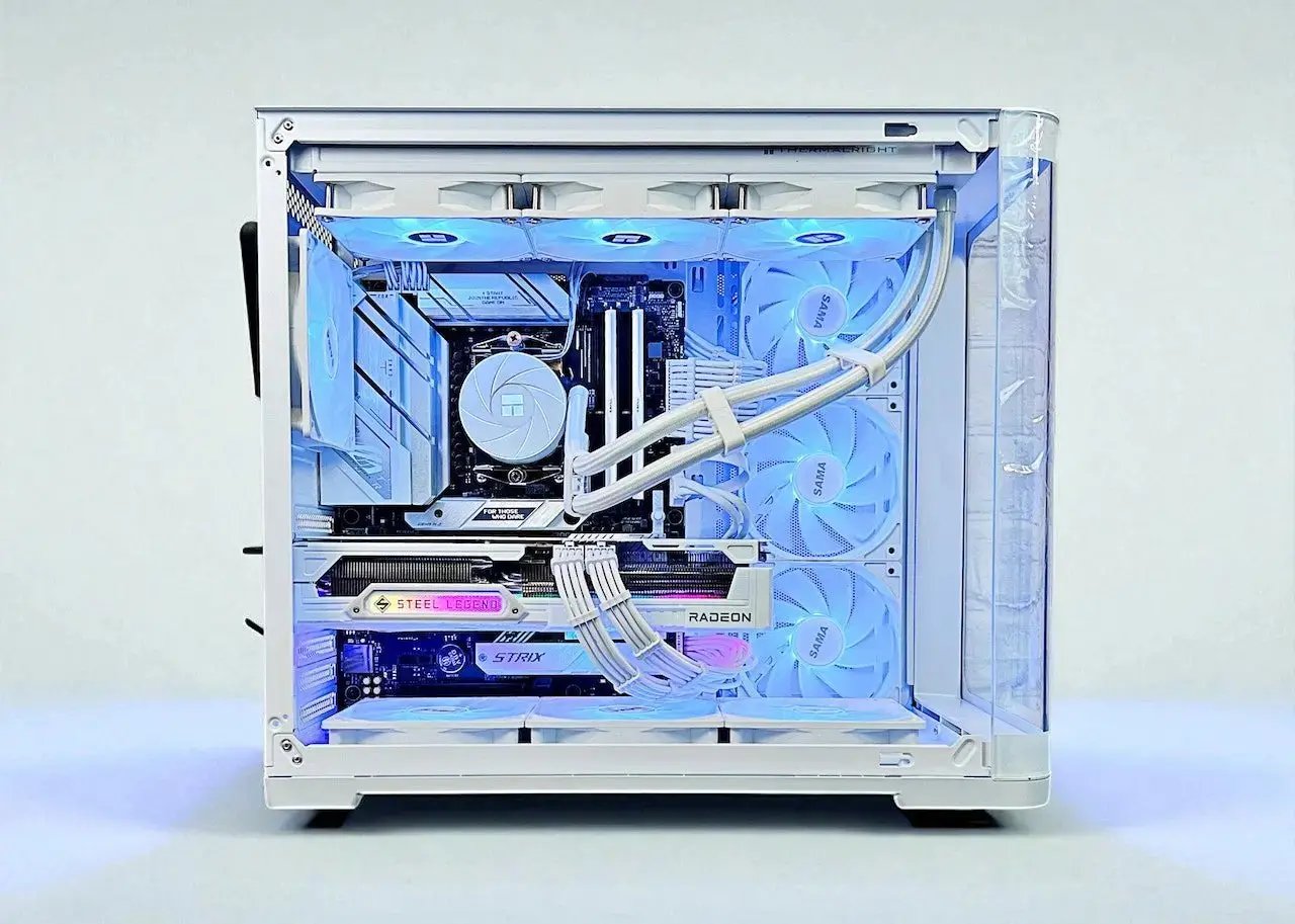 RX 9070 XT Ryzen 7700X 32GB DDR5 2TB M.2 Win 11 Pro Gaming PC White Tustin Systems