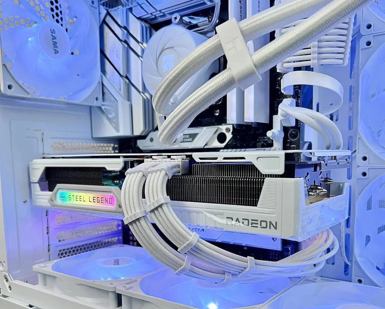 RX 9070 XT Ryzen 7700X 32GB DDR5 2TB M.2 Win 11 Pro Gaming PC White Tustin Systems