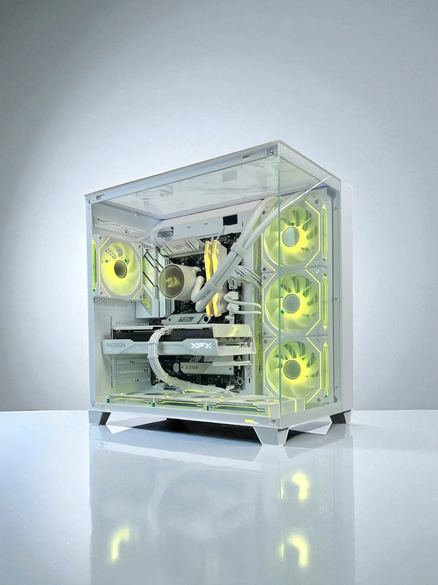 RX 9060 XT 16GB Ryzen 5 8400F 16GB DDR5 1 TB M.2 Gaming PC