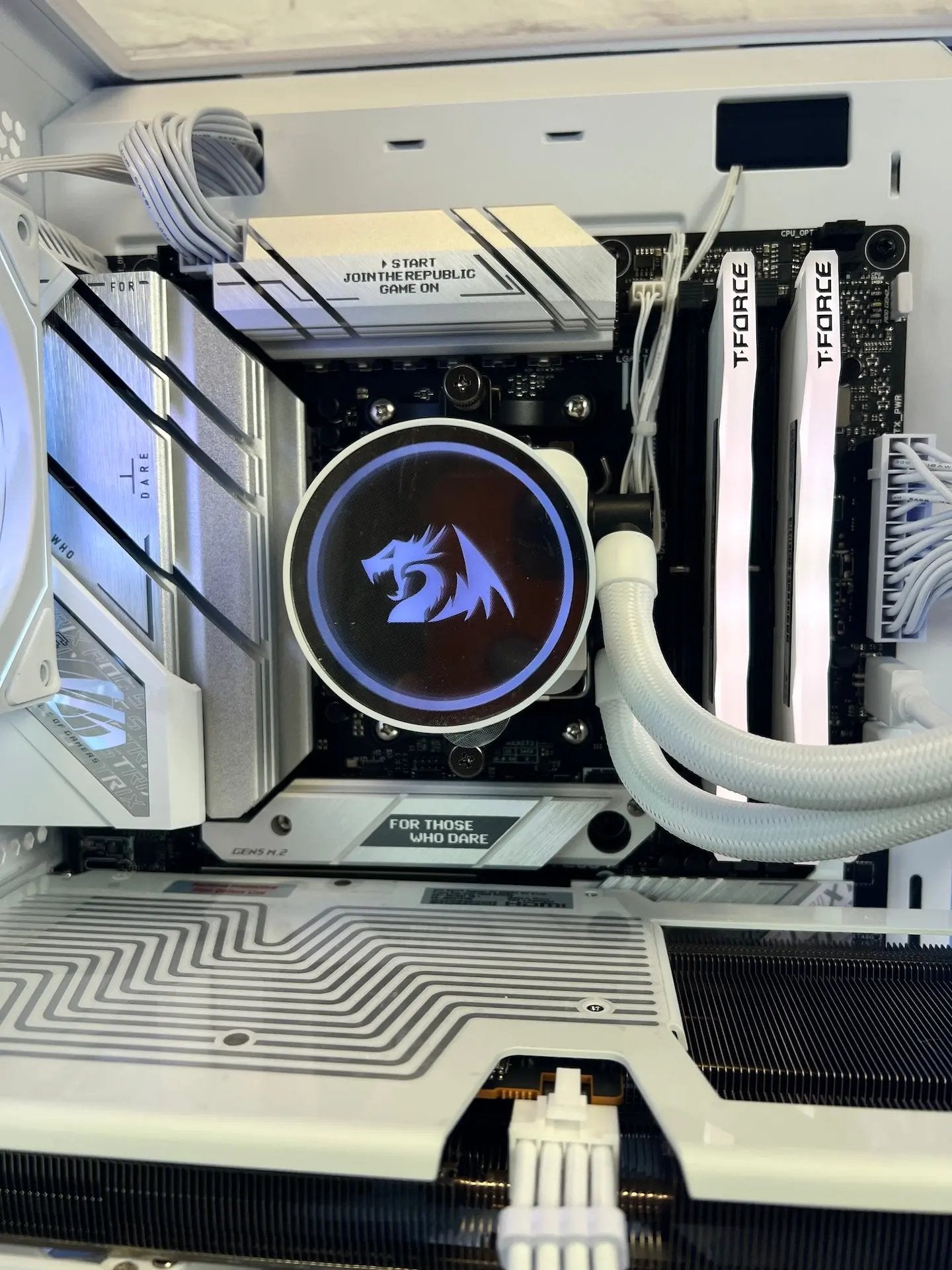 AMD RX 9060 XT 16GB Ryzen 5 8400F 16GB DDR5 1 TB M.2 Gaming PC Tustin System