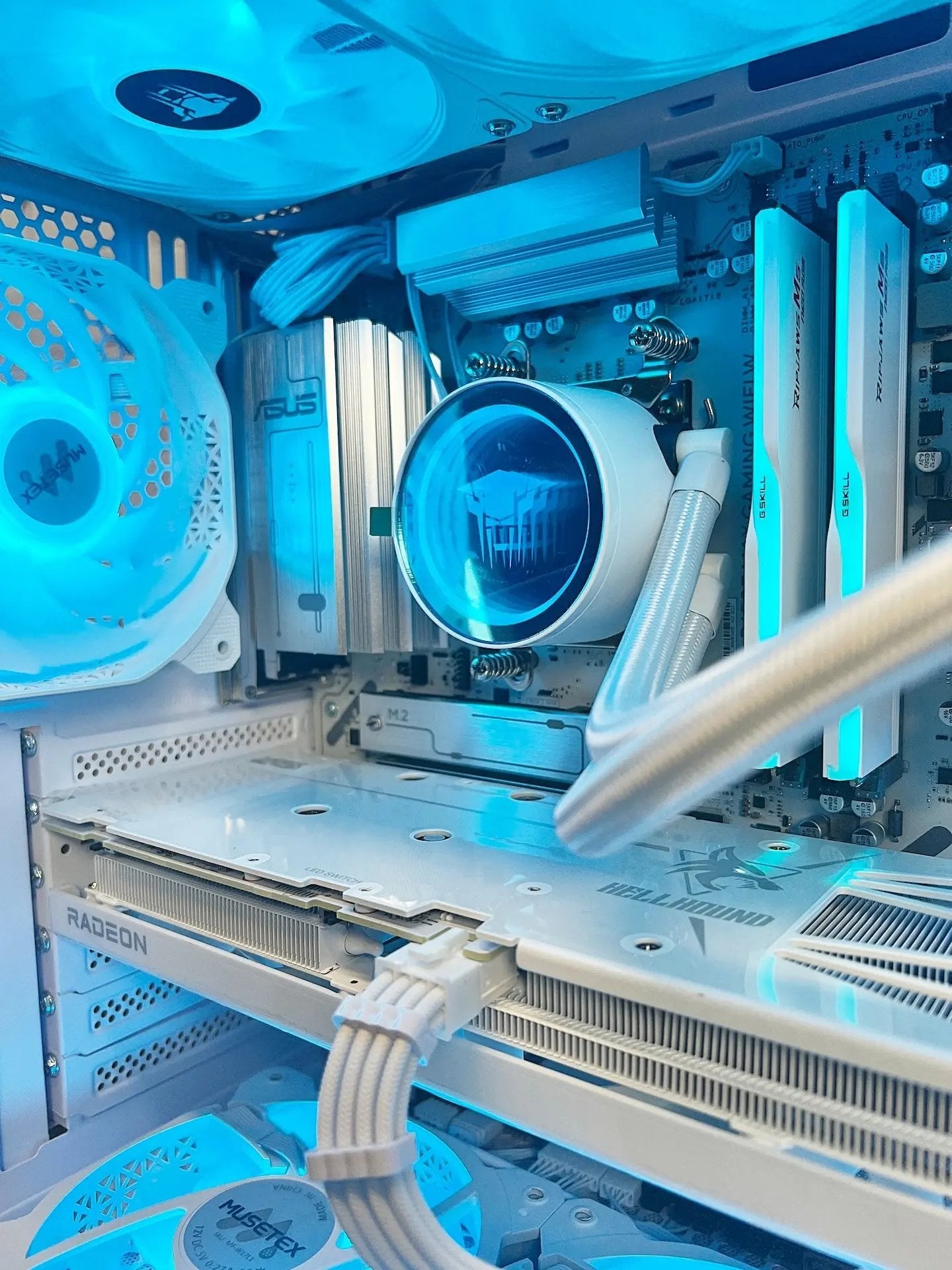 Liquid Cooled AMD RX 9060 XT 16GB Ryzen 5 8400F 16GB DDR5 1 TB M.2 Gaming PC) Tustin System